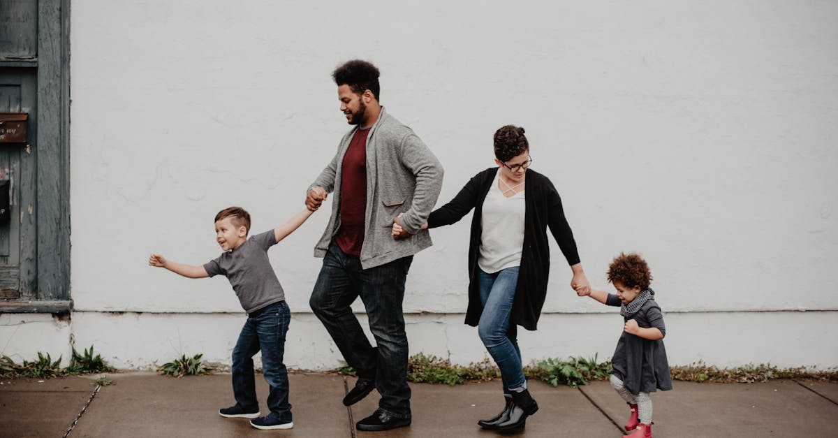 découvrez l'importance des valeurs familiales, qui unissent et renforcent les liens entre les membres de la famille. explorez des principes essentiels comme le respect, la communication et le soutien, et apprenez comment les cultiver au quotidien pour un foyer harmonieux et épanoui.