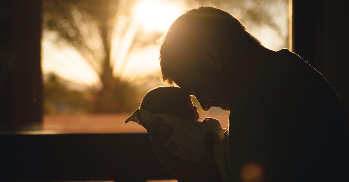 découvrez l'importance et le rôle essentiel d'un père dans la vie de famille. explorez des histoires inspirantes, des conseils et des réflexions sur la paternité.