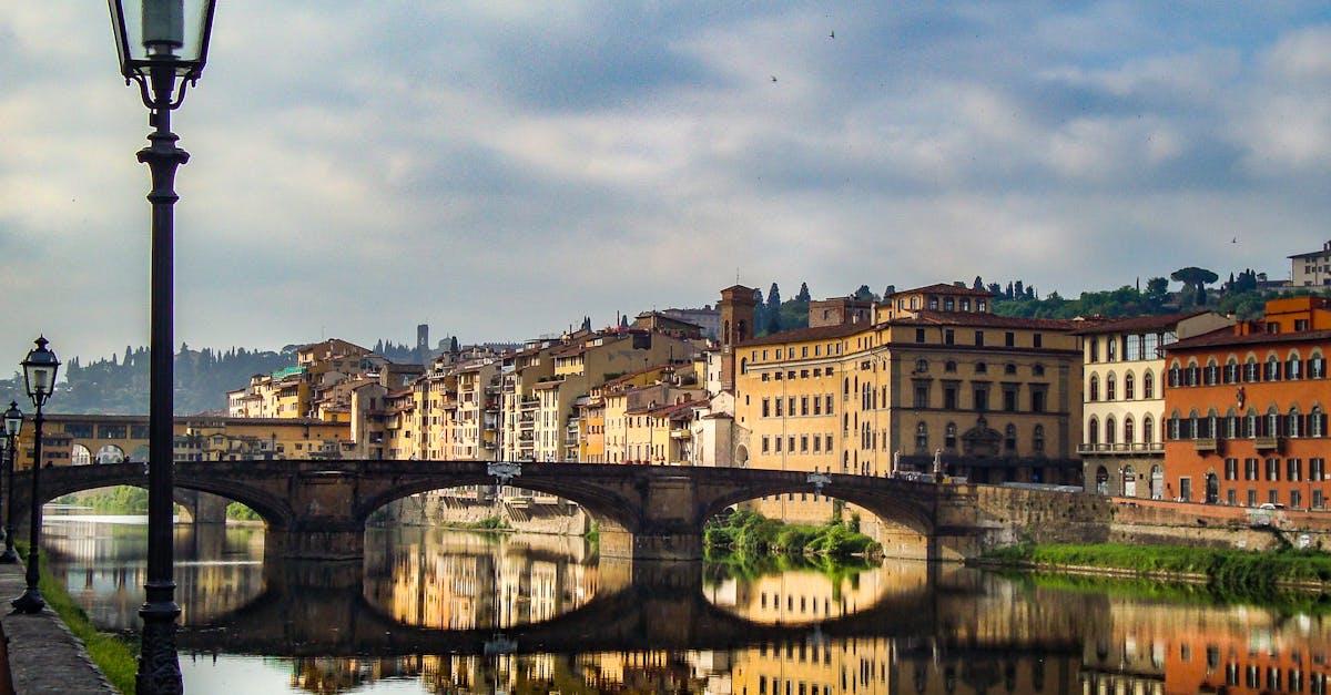 découvrez florence, la magnifique ville italienne célèbre pour son art, son histoire et sa culture. explorez ses musées renommés, ses édifices historiques et savourez la délicieuse cuisine toscane.