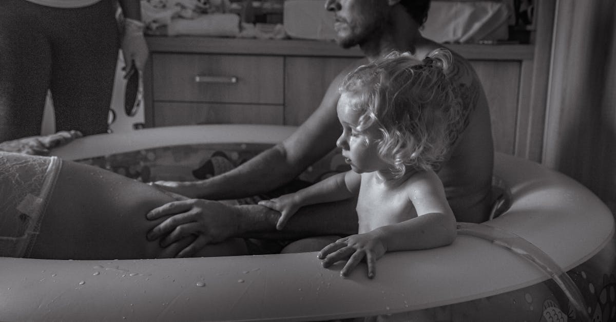 découvrez les avantages et les expériences d'un accouchement à domicile. consultez notre guide complet sur les aspects pratiques, les préparations nécessaires et les témoignages de familles ayant opté pour cette méthode douce et intime.