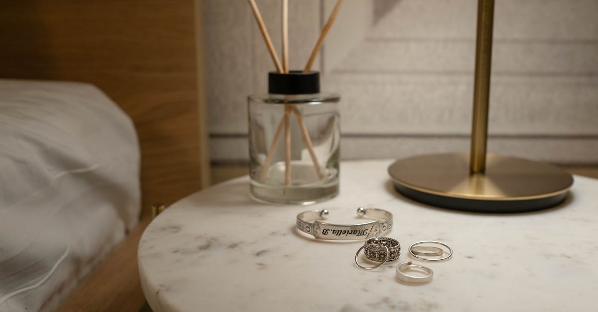 découvrez l'univers enivrant des fragrances pour la maison. transformez votre intérieur en un havre de paix grâce à nos bougies parfumées, diffuseurs et sprays d'ambiance qui éveillent les sens et créent une atmosphère chaleureuse. explorez nos collections uniques pour un quotidien parfumé et accueillant.