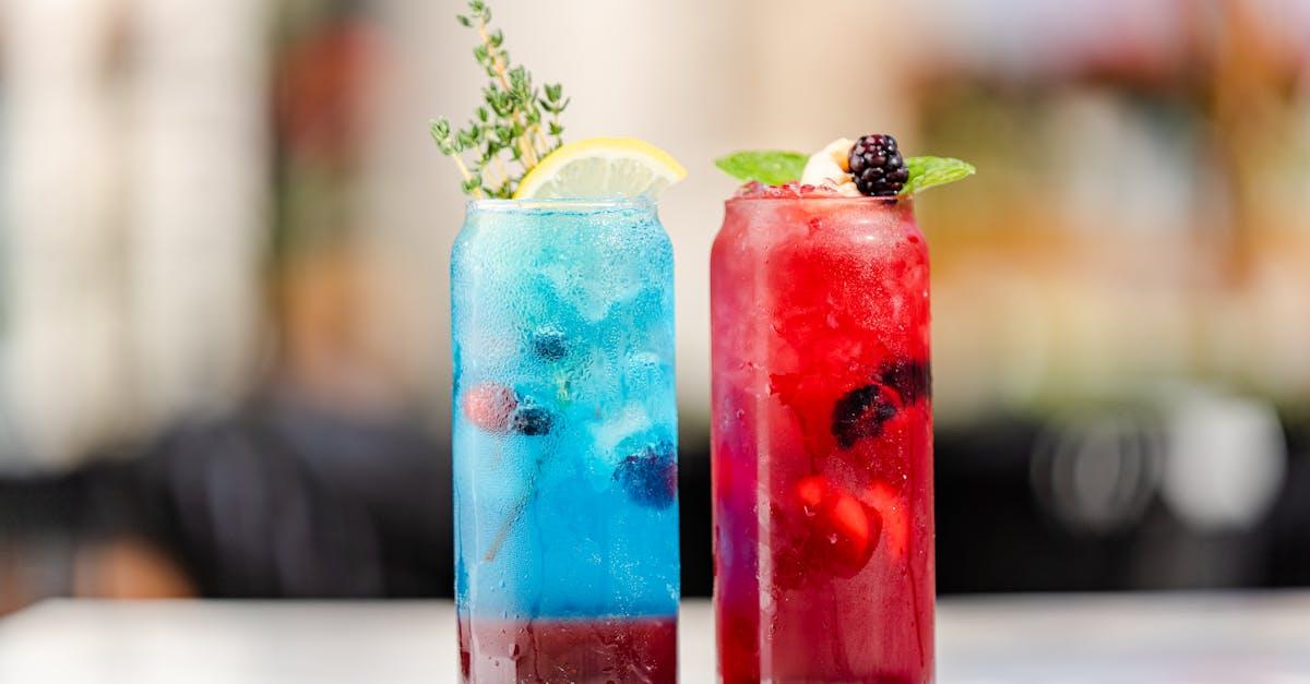 découvrez le monde savoureux des mocktails : des recettes innovantes et sans alcool qui raviront vos papilles. idéaux pour toutes les occasions, ces cocktails sans alcool allient fraîcheur et créativité, offrant une expérience de dégustation unique. plongez dans l'art de préparer vos boissons sans alcool préférées et épatez vos invités lors de vos prochaines célébrations!