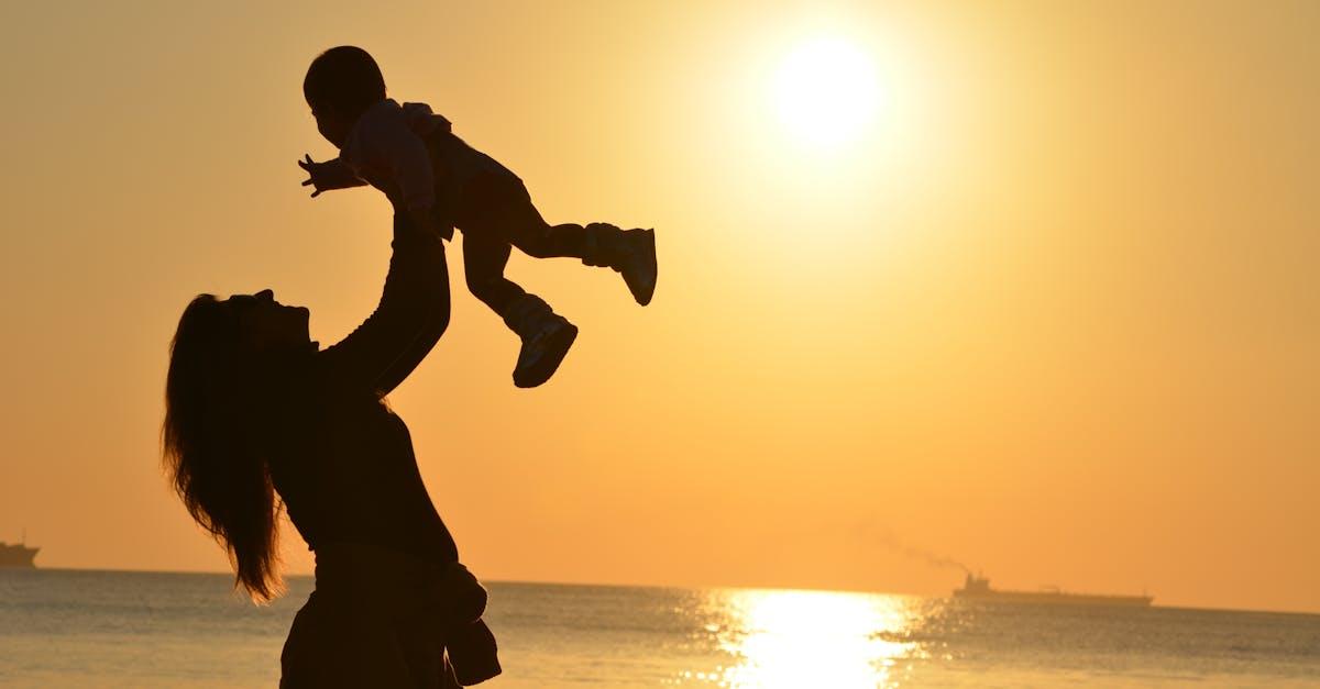 découvrez les joies et les défis de la parentalité avec notre guide complet sur le sujet. des conseils pratiques, des astuces pour élever vos enfants et des anecdotes touchantes pour naviguer à travers cette aventure enrichissante.