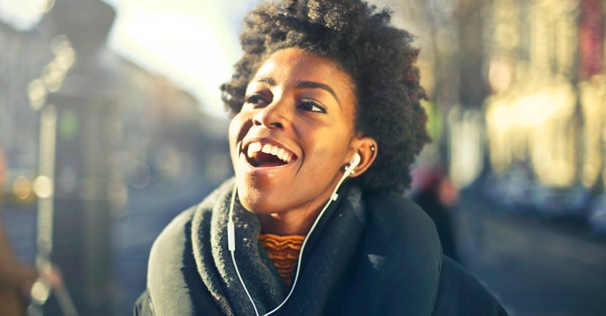 découvrez 'joy', une exploration vibrante des émotions et de la joie de vivre. ce titre captivant vous invite à plonger dans un univers où chaque moment est une célébration, offrant une perspective rafraîchissante sur le bonheur et l'épanouissement personnel.