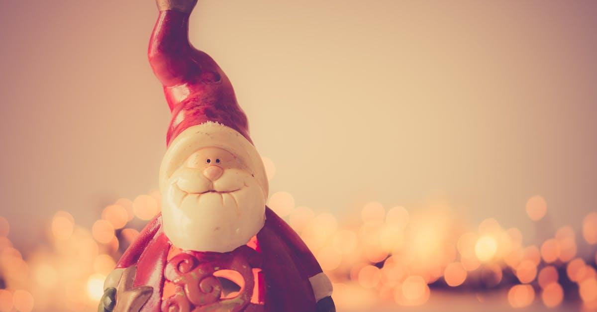 découvrez notre page de coloriage de santa claus ! laissez libre cours à votre créativité en coloriant le joyeux père noël dans des scènes festives. idéal pour les enfants et les amateurs de fêtes, cette activité amusante est parfaite pour célébrer l'esprit de noël.