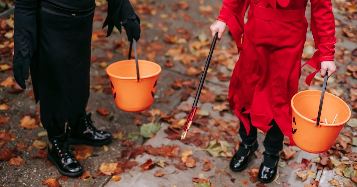 découvrez notre sélection de costumes terrifiants pour faire frissonner vos amis lors de vos soirées d'halloween ou de cosplay. que vous recherchiez un look de zombie, de vampire ou d'autres créatures effrayantes, trouvez le costume parfait pour vous démarquer et impressionner.