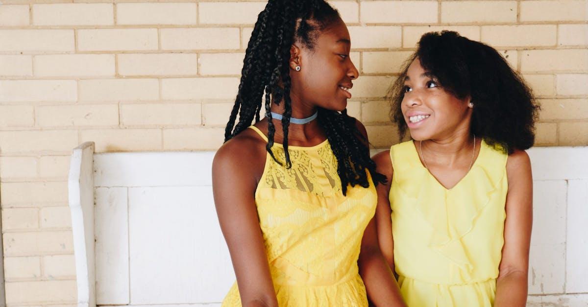 découvrez l'univers fascinant des relations fraternelles et l'importance des liens entre frères et sœurs. explorez les dynamiques familiales, les souvenirs d'enfance et les défis que rencontrent les fratries en grandissant ensemble.