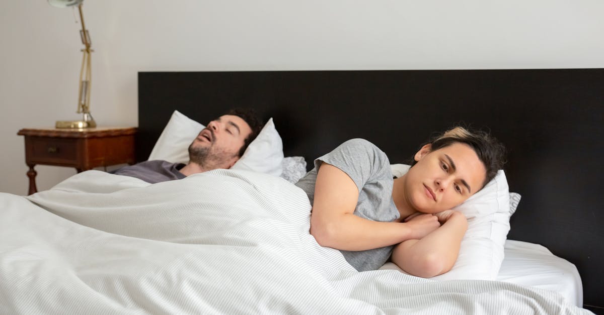 découvrez des solutions efficaces pour lutter contre le ronflement. améliorez votre sommeil et celui de vos proches grâce à nos conseils et astuces pratiques. dites adieu aux nuits perturbées et réveillez-vous reposé !
