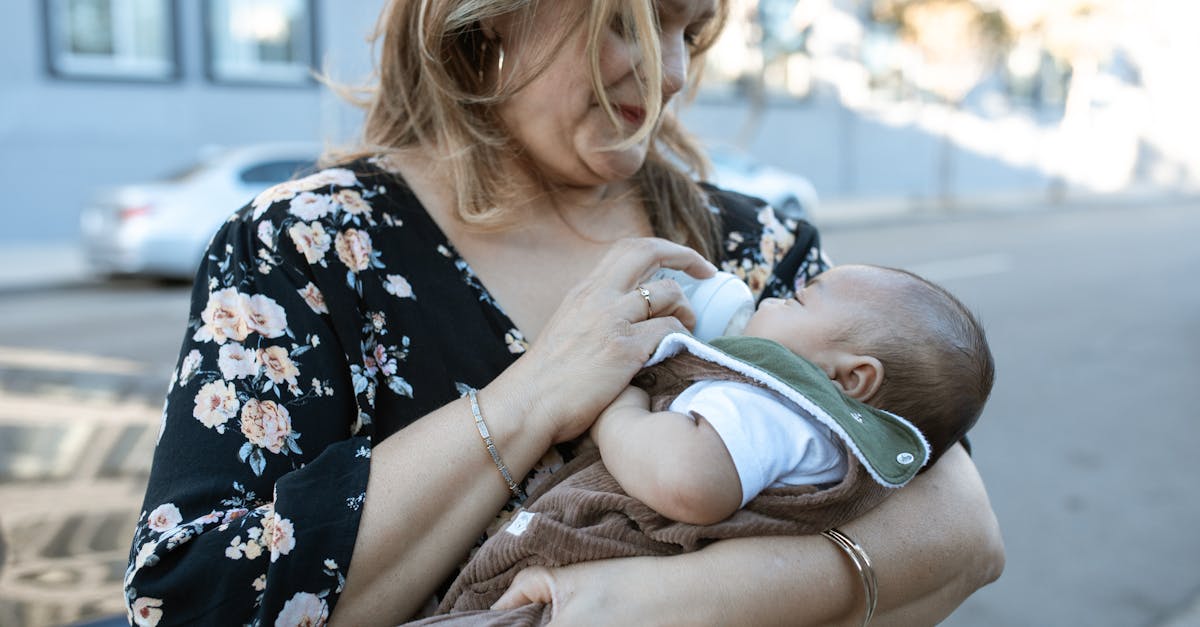 découvrez comment les biberons peuvent contribuer à la carie dentaire chez les bébés et apprenez des conseils pratiques pour prévenir ce problème courant. protégez la santé dentaire de votre enfant dès ses premiers mois.