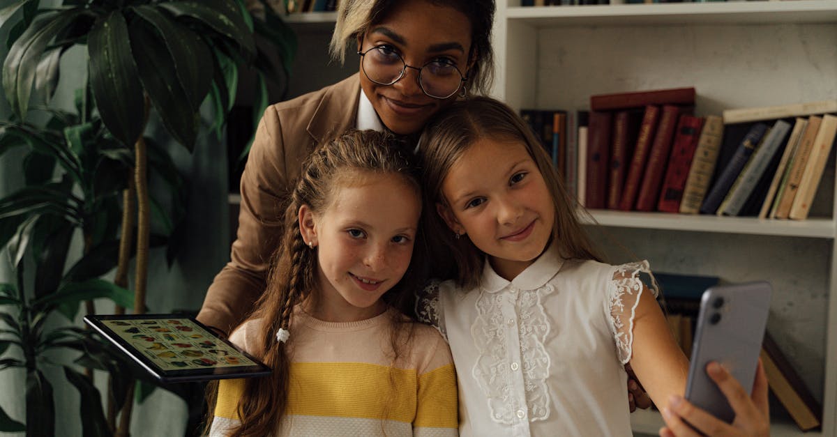 découvrez les défis et les joies des familles recomposées, où l'amour et la compréhension s'entrelacent pour créer un nouveau foyer. explorez des conseils pratiques, des histoires inspirantes et des stratégies pour renforcer les liens dans une famille blended.