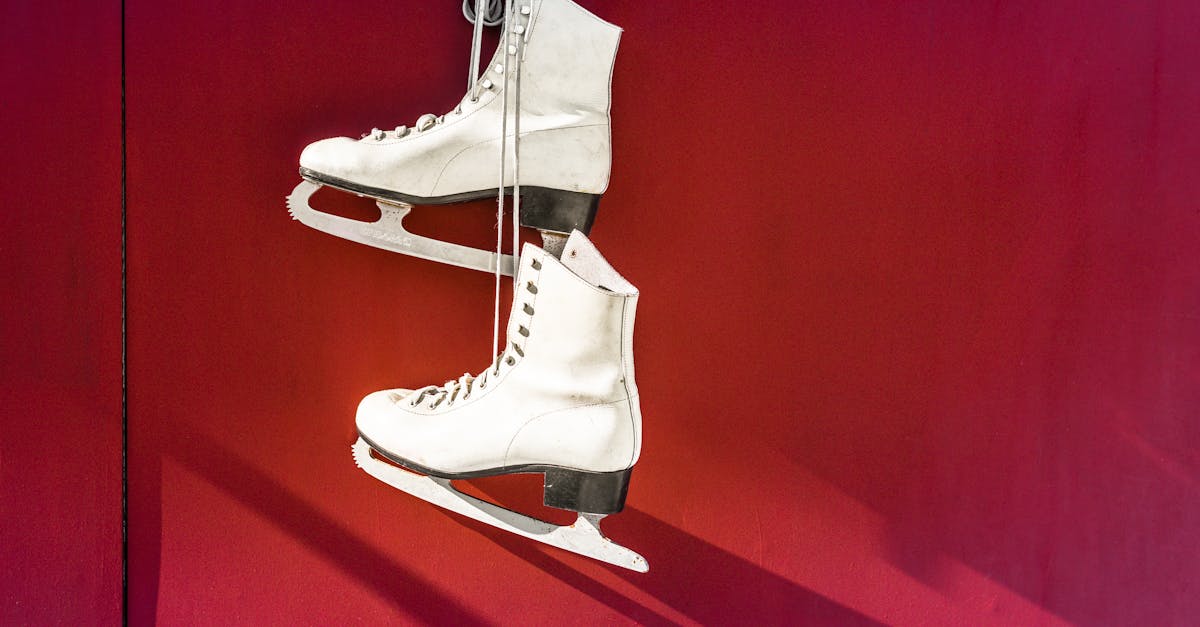 découvrez le plaisir de la patinage sur glace, une activité hivernale captivante qui allie sport et loisir. que vous soyez débutant ou expert, profitez des sensations glissantes sur la glace tout en faisant des souvenirs inoubliables en famille ou entre amis.
