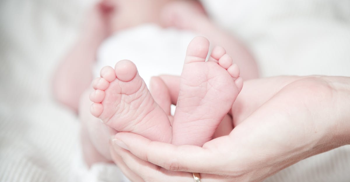 découvrez des conseils et des remèdes efficaces pour soulager la constipation chez les nourrissons. apprenez à reconnaître les signes, à adapter l'alimentation et à favoriser le bien-être de votre bébé.