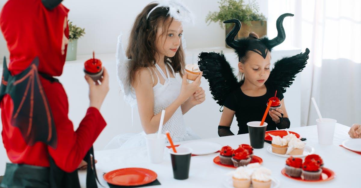 découvrez des costumes d'halloween de dernière minute qui vous feront briller lors de votre fête ! des idées créatives et faciles à réaliser, parfaites pour impressionner vos amis sans stress.