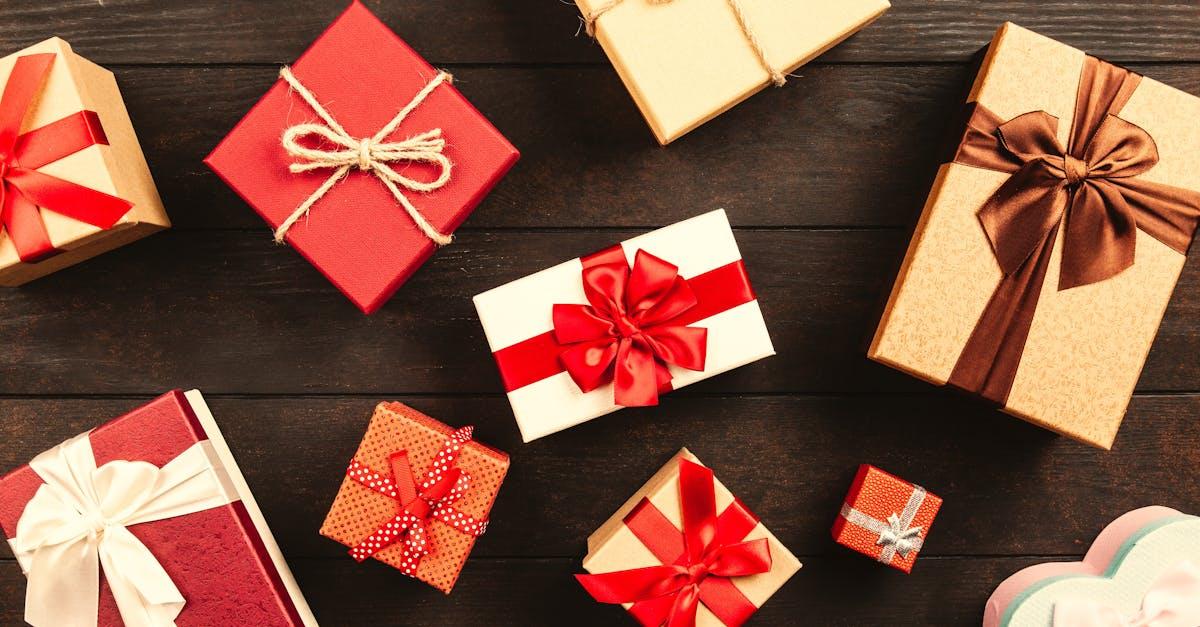 suivez le parcours du père noël en temps réel avec notre santa tracker ! découvrez où il se trouve, les cadeaux qu'il livre et vivez la magie des fêtes comme jamais auparavant.