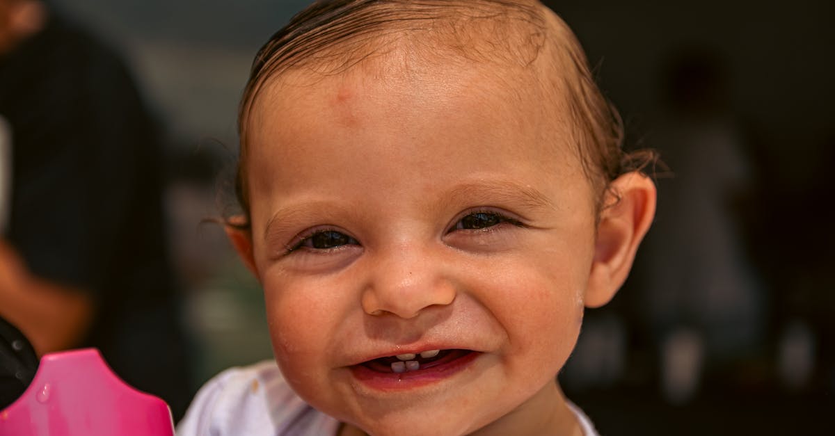 découvrez tout ce que vous devez savoir sur la poussée dentaire : symptômes, conseils pour apaiser votre bébé et astuces pratiques pour traverser cette étape délicate avec sérénité.