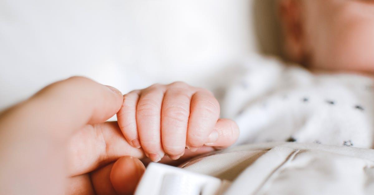 découvrez comment gérer la défiance chez les tout-petits : des conseils pratiques pour aider les parents à comprendre et à surmonter cette phase difficile du développement. apprenez à instaurer des limites tout en encourageant l'autonomie de votre enfant.