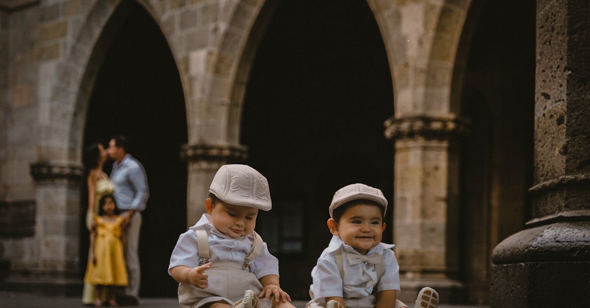 découvrez le monde fascinant des jumeaux : leurs liens uniques, leurs différences, et comment leur relation évolue au fil du temps. explorez des histoires inspirantes et des conseils pour mieux comprendre cette expérience exceptionnelle.
