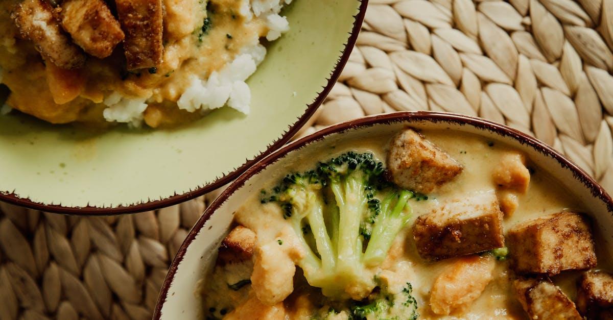 découvrez notre menu de noël vegan délicieux et festif, avec des recettes créatives et savoureuses qui raviront vos invités. célébrez les fêtes de fin d'année tout en respectant vos valeurs alimentaires avec des plats qui allient tradition et innovation.