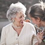découvrez l'importance et le rôle essentiel des grands-parents dans la vie de famille. un hommage aux liens intergénérationnels, aux souvenirs partagés et aux valeurs transmises à travers le temps.