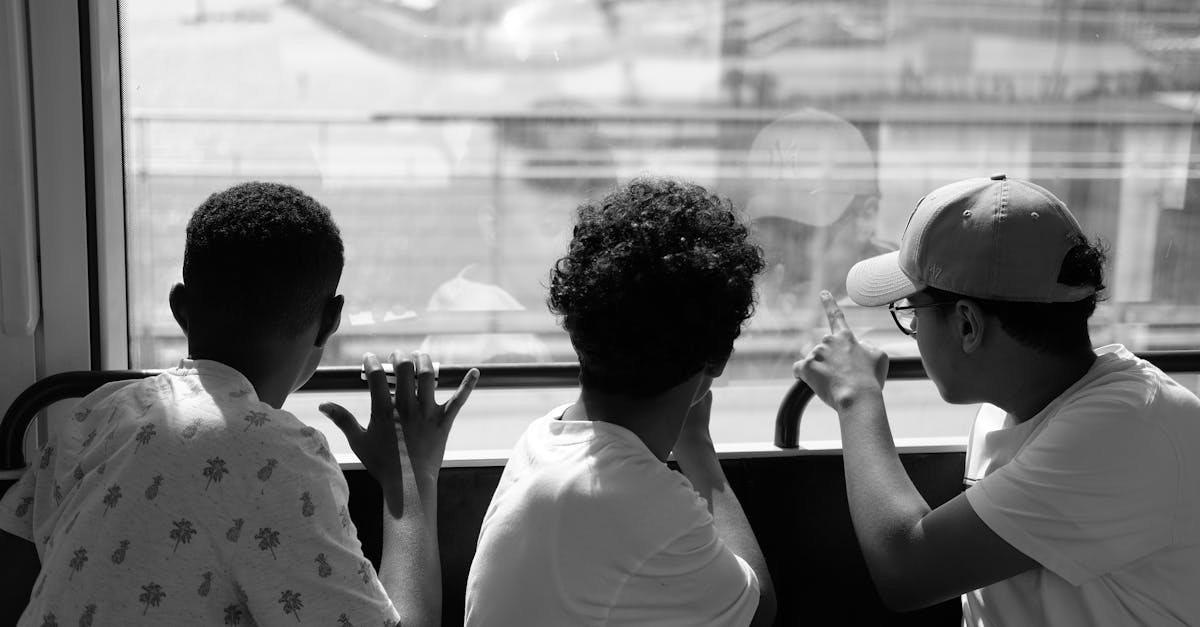 découvrez tout ce qu'il faut savoir sur la sexualité des adolescents : conseils, informations essentielles et ressources pour aborder ce sujet délicat avec compréhension et empathie.