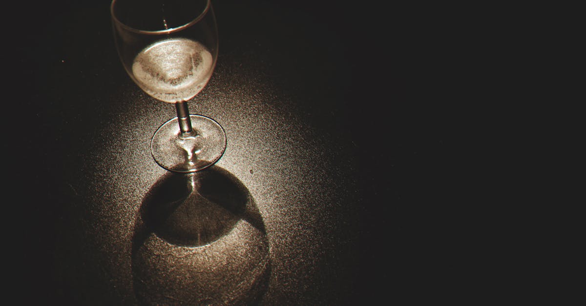 découvrez tout ce que vous devez savoir sur l'alcool : ses types, ses effets sur la santé, les différentes cultures autour de sa consommation et des conseils pour une consommation responsable.