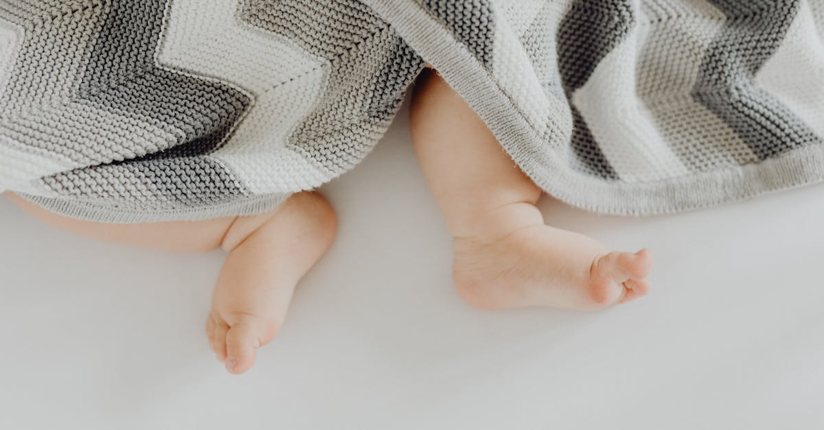 découvrez des conseils essentiels pour améliorer le sommeil de votre bébé. apprenez des techniques apaisantes, des rituels de coucher efficaces et des astuces pour créer un environnement propice au sommeil et assurer des nuits tranquilles pour toute la famille.