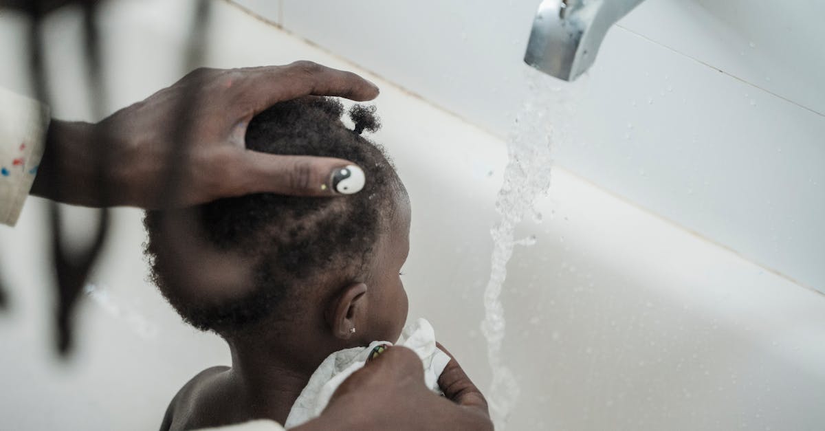 découvrez l'art de donner le bain à votre bébé avec nos conseils et astuces pratiques. offrez à votre enfant un moment de douceur et de plaisir tout en assurant sa sécurité et son bien-être. apprenez à choisir les meilleurs produits et accessoires pour rendre chaque bain unique et agréable.