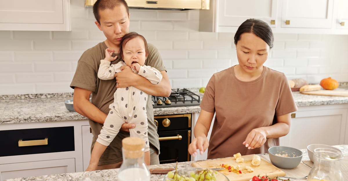 découvrez les différents types de pleurs de bébés et leur signification. apprenez à identifier les besoins de votre nourrisson grâce à notre guide pratique qui vous aidera à répondre efficacement à ses pleurs.