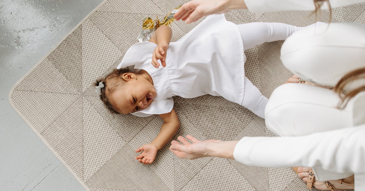 découvrez les différents types de pleurs de bébé et apprenez à les interpréter pour mieux répondre à ses besoins. notre guide vous aide à comprendre les raisons derrière chaque cri, de la faim à l'inconfort, pour apaiser votre tout-petit efficacement.