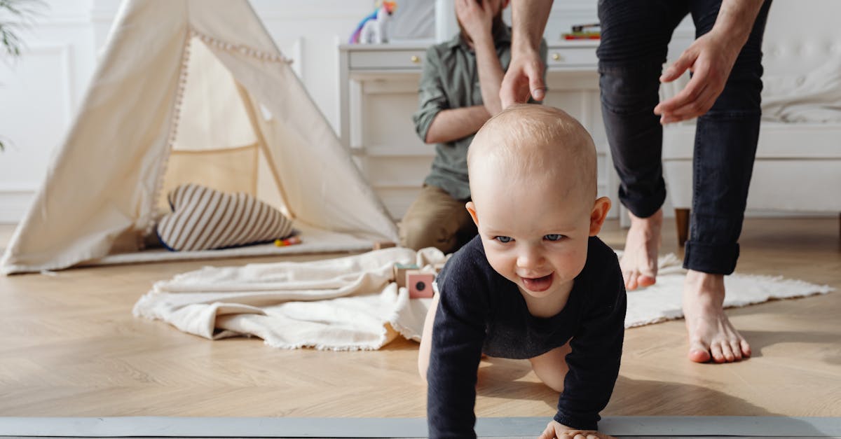 découvrez les étapes essentielles du développement de votre bébé, de la naissance à ses premiers mots. apprenez comment favoriser son épanouissement grâce à des conseils adaptés à chaque âge.