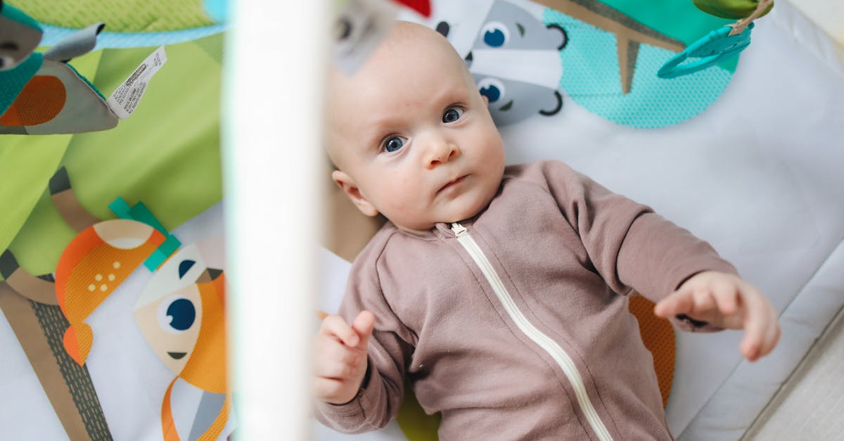 découvrez le parcours fascinant du développement des bébés, des premières étapes aux compétences émotionnelles et sociales. apprenez comment soutenir votre enfant tout au long de cette période cruciale pour favoriser son épanouissement.