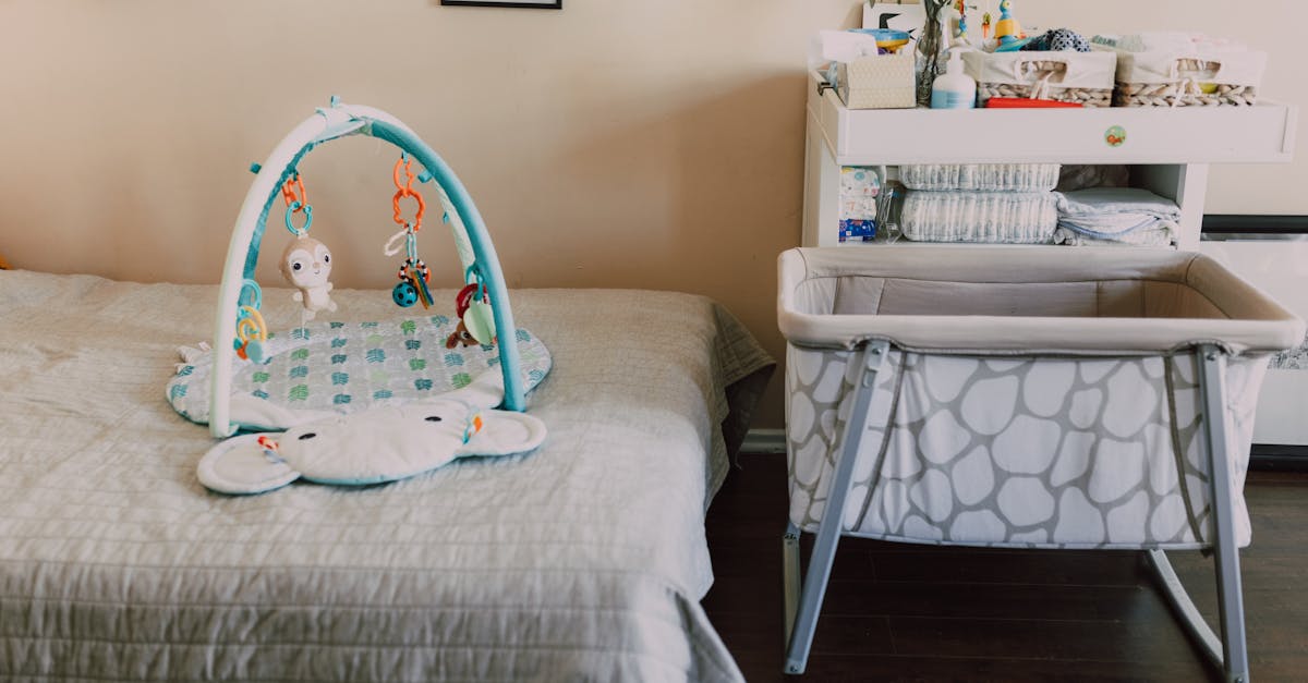découvrez notre sélection essentielle pour bébé : vêtements, soins, accessoires et bien plus encore pour accueillir votre petit trésor avec tout le confort et la sécurité dont il a besoin.
