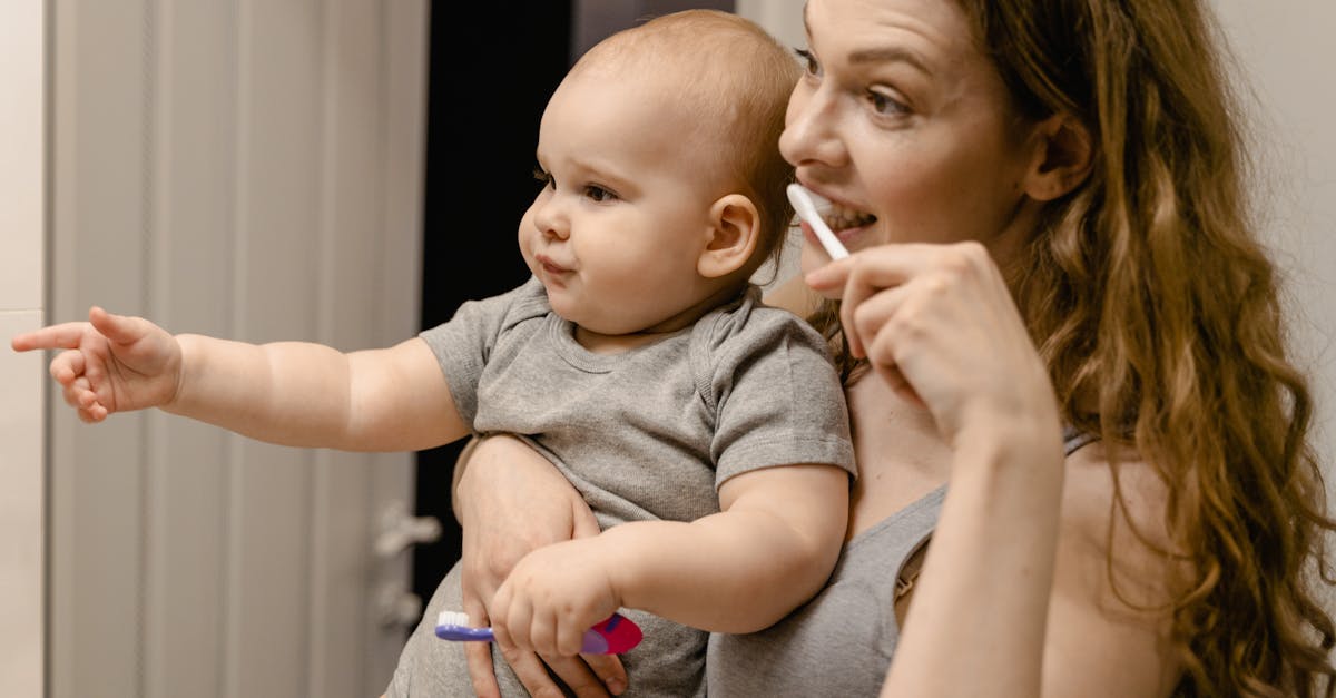 découvrez les meilleurs conseils et produits pour prendre soin des cheveux délicats de votre bébé. apprenez à nourrir, démêler et protéger les cheveux de votre tout-petit avec des solutions douces et efficaces adaptées à leur peau sensible.