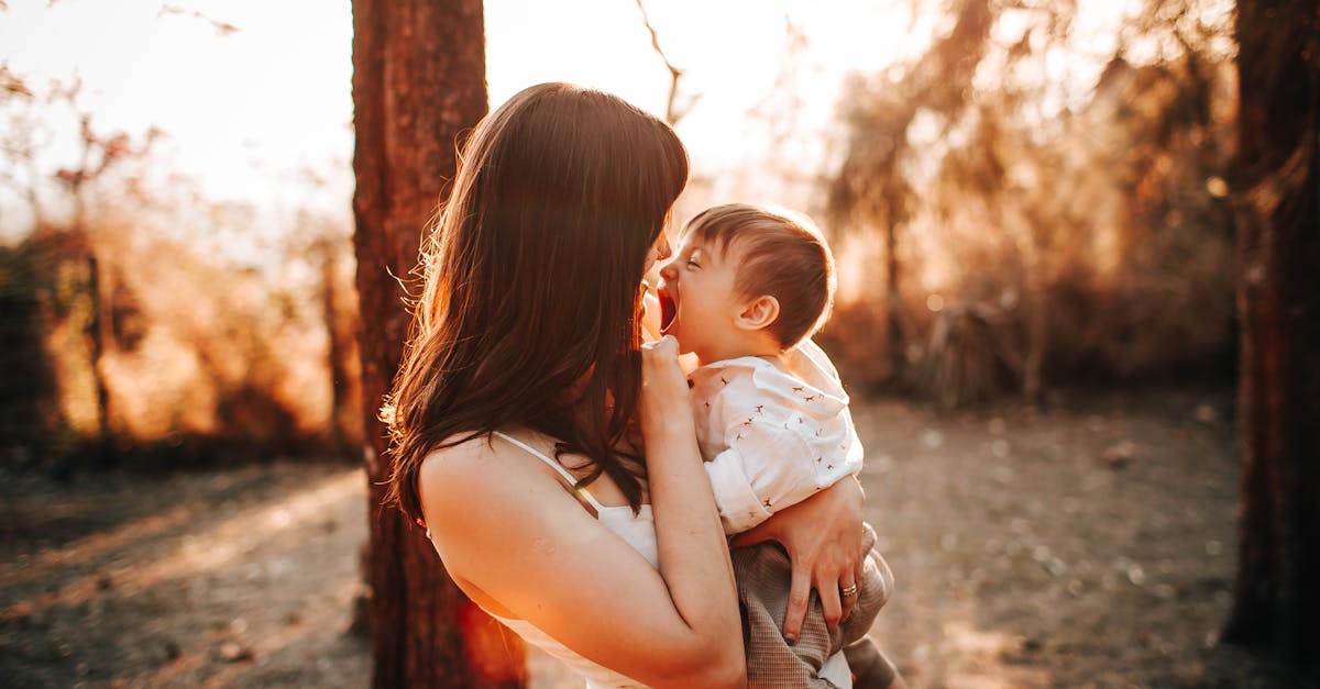 découvrez nos conseils et produits essentiels pour prendre soin des cheveux délicats de votre bébé. apprenez les meilleures techniques pour nourrir, démêler et protéger les cheveux de votre petit, tout en utilisant des ingrédients doux et naturels. assurez le bien-être et la santé capillaire de votre enfant dès ses premiers mois.