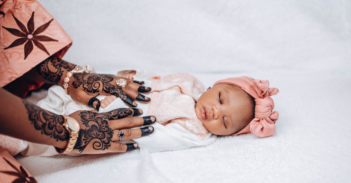 découvrez des conseils pratiques et des astuces pour apaiser les hoquets de votre bébé. comprenez les causes des hoquets chez les nourrissons et apprenez comment les soulager efficacement pour le confort de votre petit.