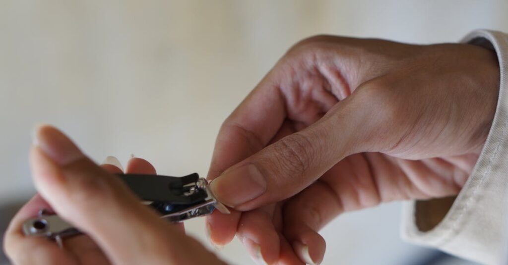 découvrez des conseils pratiques et sécurisés pour couper les ongles de votre bébé. apprenez les techniques adaptées et les outils nécessaires pour un moment serein, garantissant confort et sécurité pour votre petit.