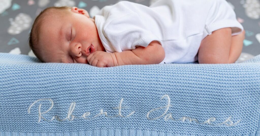 découvrez les critères essentiels pour choisir le prénom parfait pour votre bébé. de la signification aux tendances actuelles, guidez-vous dans cette démarche importante avec nos conseils pratiques.