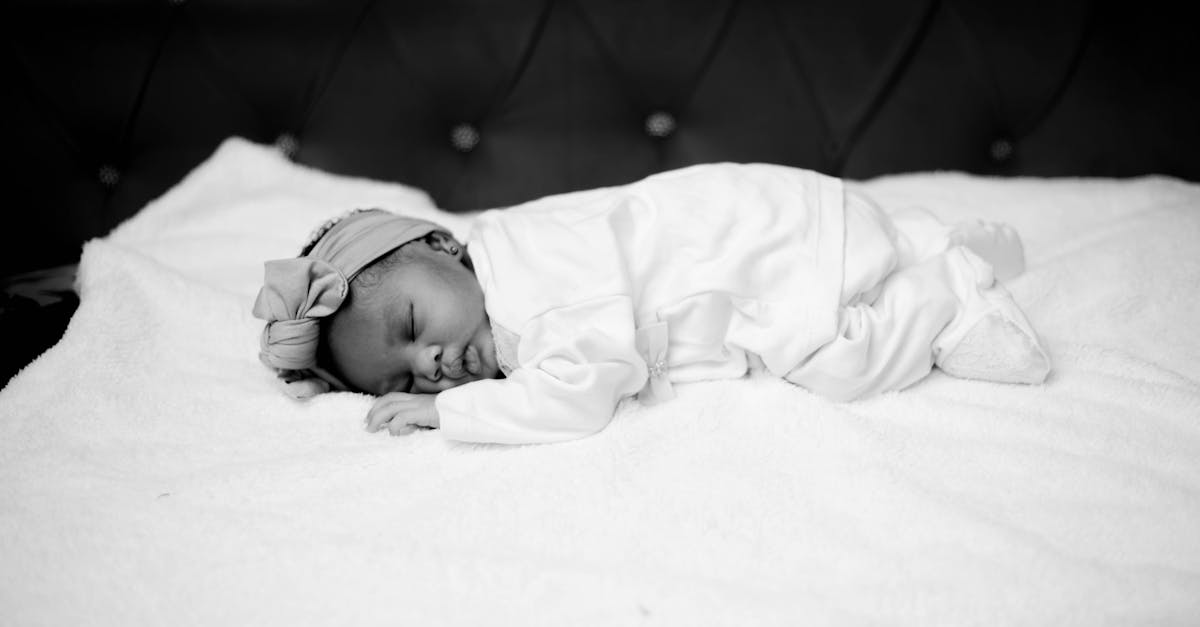 découvrez les causes et les solutions au refus alimentaire chez les bébés. apprenez à comprendre les préférences de votre petit et à favoriser une alimentation saine et équilibrée.