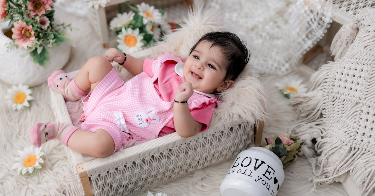 découvrez l'univers fascinant des sens de bébé ! apprenez comment les nouveaux-nés perçoivent le monde grâce à leurs sens, l'importance de l'éveil sensoriel et des conseils pratiques pour stimuler leur curiosité et leur développement. plongez dans l'aventure des premières perceptions de votre petit.