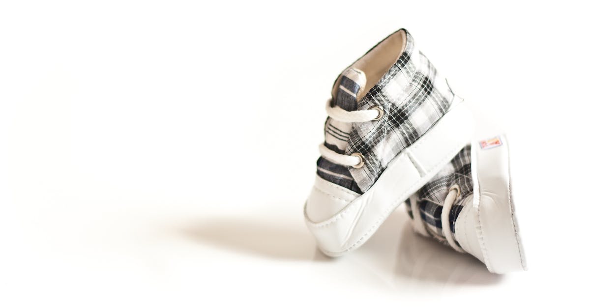 découvrez notre collection de chaussures pour bébés, alliant confort, style et sécurité. offrez à votre petit bout de chou des chaussures douces et légères, parfaites pour leurs premiers pas.
