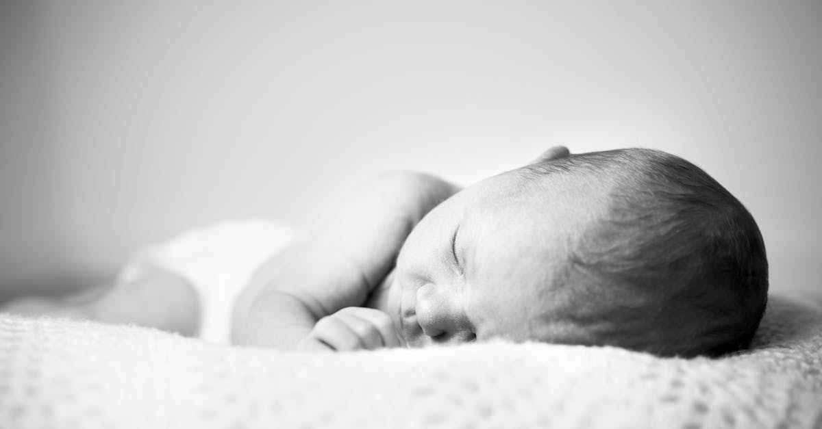 découvrez des conseils et astuces pour améliorer le sommeil de votre bébé. apprenez à créer une routine apaisante, à gérer les réveils nocturnes et à favoriser un environnement propice au repos. offrez à votre enfant des nuits sereines et réparatrices.