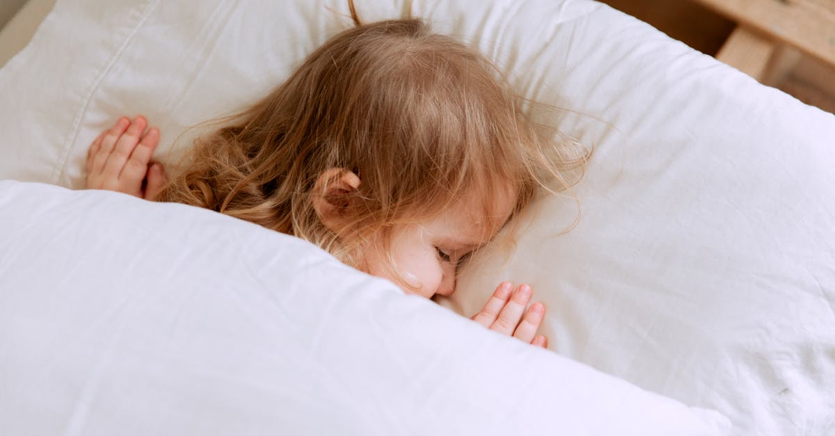 découvrez des conseils et astuces pour améliorer le sommeil de votre bébé. apprenez à établir une routine apaisante, des techniques de relaxation, et bien plus encore pour garantir des nuits paisibles pour votre petit.