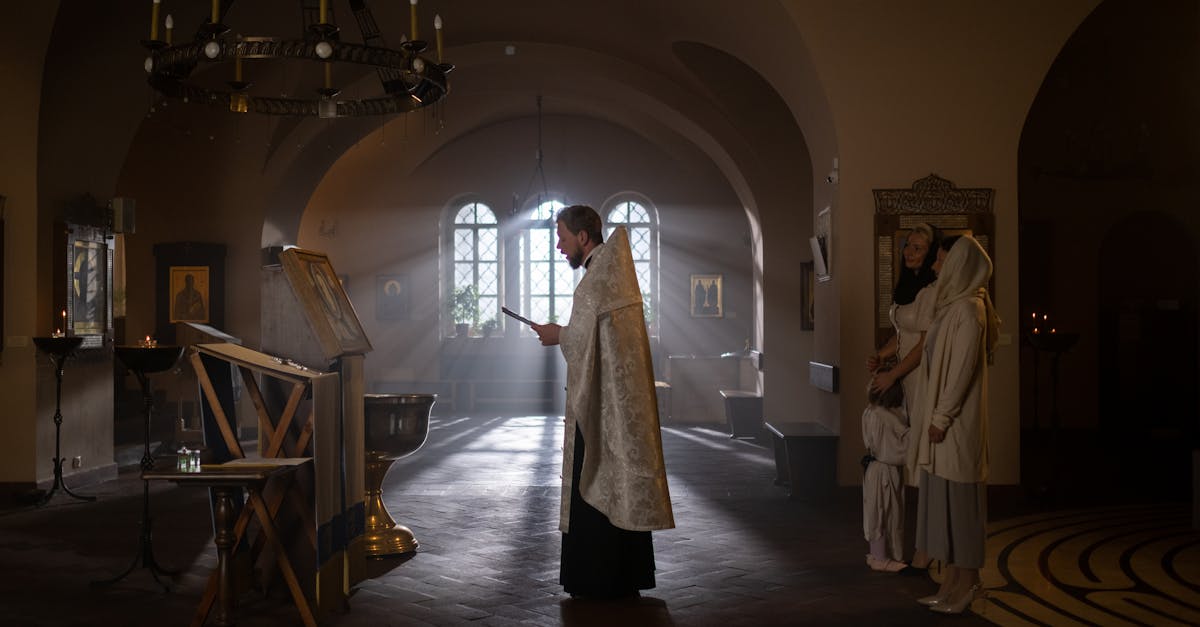 découvrez l'importance et la signification du baptême dans diverses traditions religieuses. explorez les rites, les symboles et les valeurs qui entourent cet événement spirituel unique, marquant le début d'une nouvelle vie en foi.