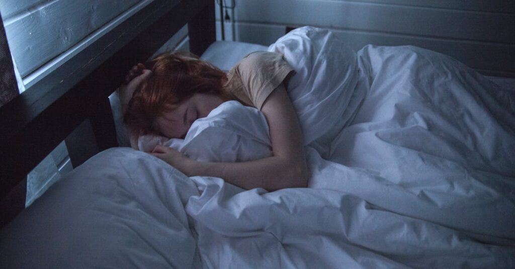 découvrez l'univers apaisant de 'bedtime', un guide complet pour instaurer une routine de sommeil relaxante qui favorise le bien-être et améliore la qualité du sommeil. plongez dans des conseils pratiques, des rituels relaxants et des astuces pour une nuit paisible.
