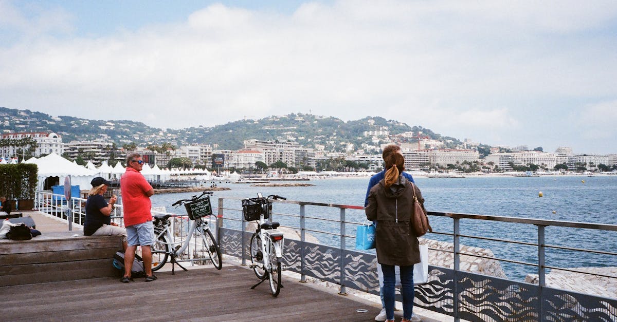 découvrez l'univers passionnant du cyclisme, des conseils pour améliorer vos compétences en vélo aux meilleures destinations pour les amateurs de bicyclette. explorez les bienfaits de la randonnée à vélo pour la santé et l'environnement tout en profitant d'aventures inoubliables sur deux roues.