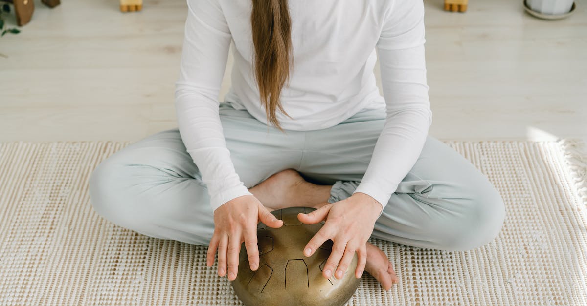 découvrez les positions idéales avec le ballon de naissance pour faciliter le travail et favoriser le confort. apprenez comment utiliser cet outil pour une expérience d'accouchement plus agréable.