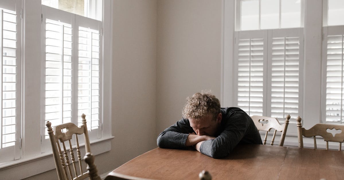 découvrez les causes et solutions pour soulager la douleur liée à l'allaitement. apprenez des conseils pratiques pour vivre une expérience d'allaitement plus agréable et confortable.