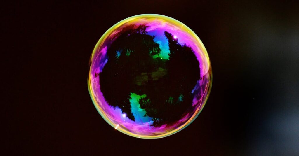 découvrez l'univers fascinant des bulles : des créations éphémères qui enchantent petits et grands, des bulles de savon aux œuvres d'art. plongez dans un monde de légèreté et de magie où chaque bulle raconte une histoire.