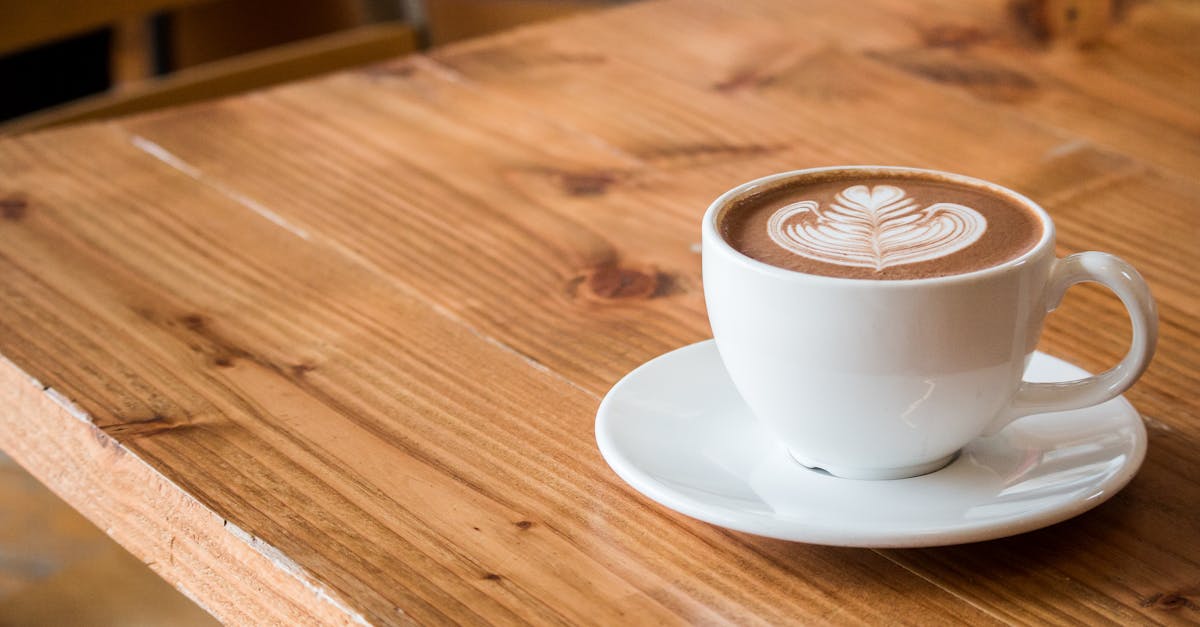 découvrez tout ce que vous devez savoir sur la caféine : ses effets, ses bienfaits et ses risques potentiels sur la santé. apprenez comment cette substance stimulante peut influencer votre quotidien et comment l'apprécier avec modération.