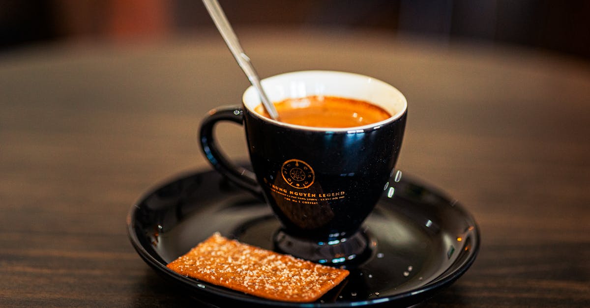 découvrez les bienfaits de la caféine, son impact sur votre énergie et votre concentration, et comment l'intégrer dans votre quotidien. apprenez tout sur ses effets stimulants et les meilleures sources naturelles pour rester alerte!